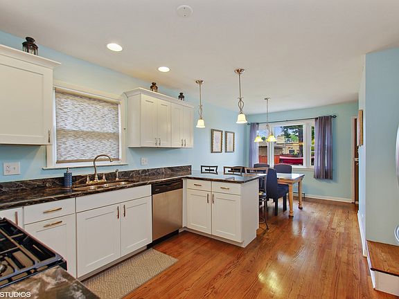 5th image of 7501 N Oconto Ave