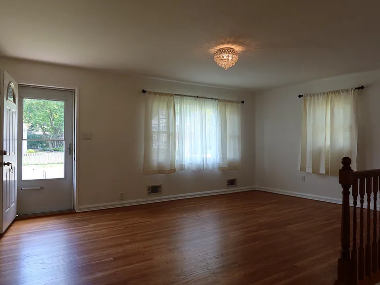 109 Deep Dale Dr — Photo 4
