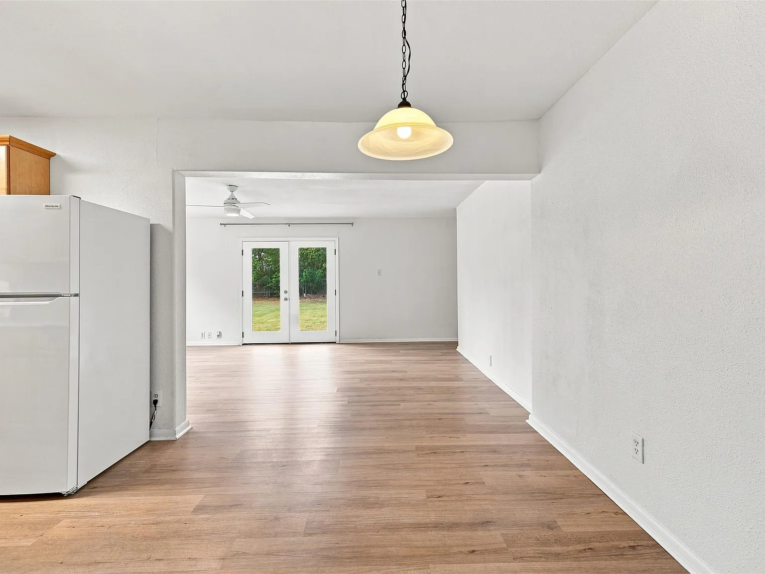 3 bed, 2.0 bath, 1390 sqft, $2,600 — Photo 3