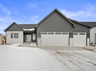 300 NW Red Oak Dr, Waukee, IA 50263