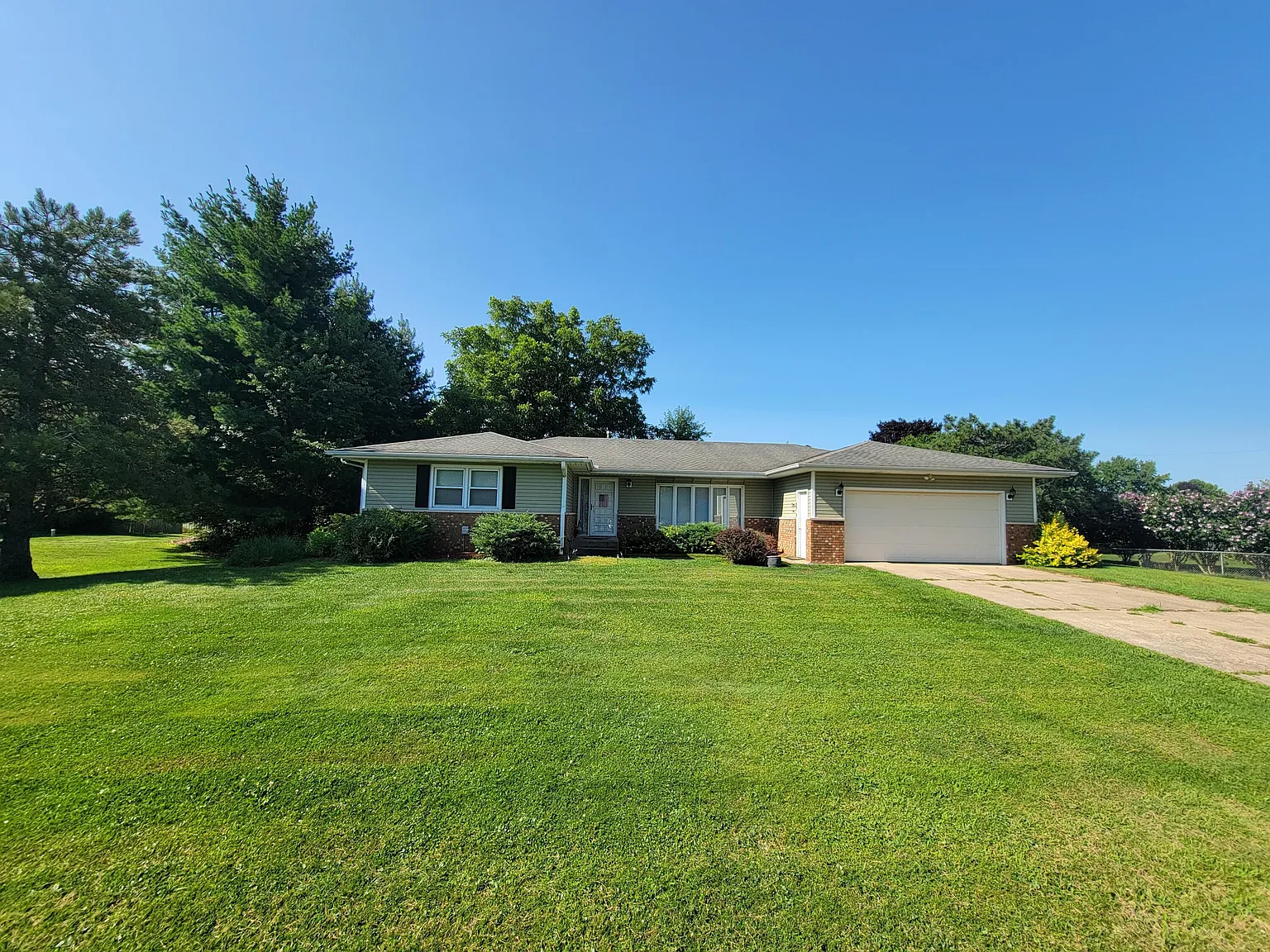 321 Bordeaux Dr photo 1