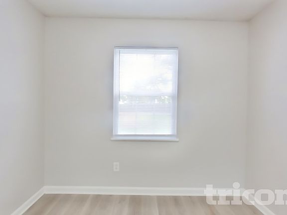 4th image of 131 Quiet Grove Dr