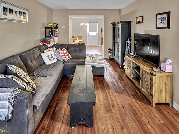 5th image of 381 Melbourne Ln