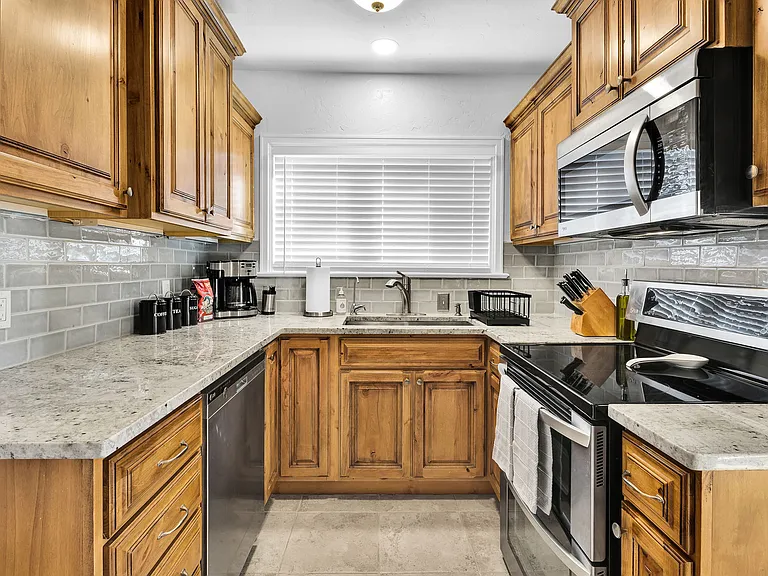 2306 W Madison Ave — Photo 7