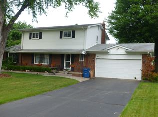 8332 Fox Bay Dr, White Lake, MI