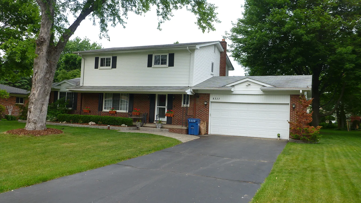 8332 Fox Bay Dr photo 1