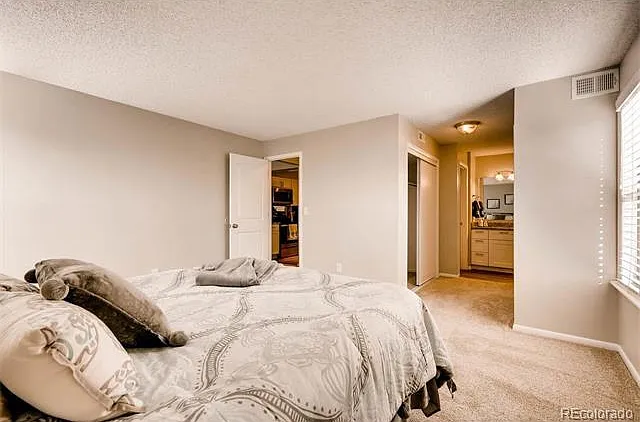 2 bed, 1000 sqft, $1,695 — Photo 4
