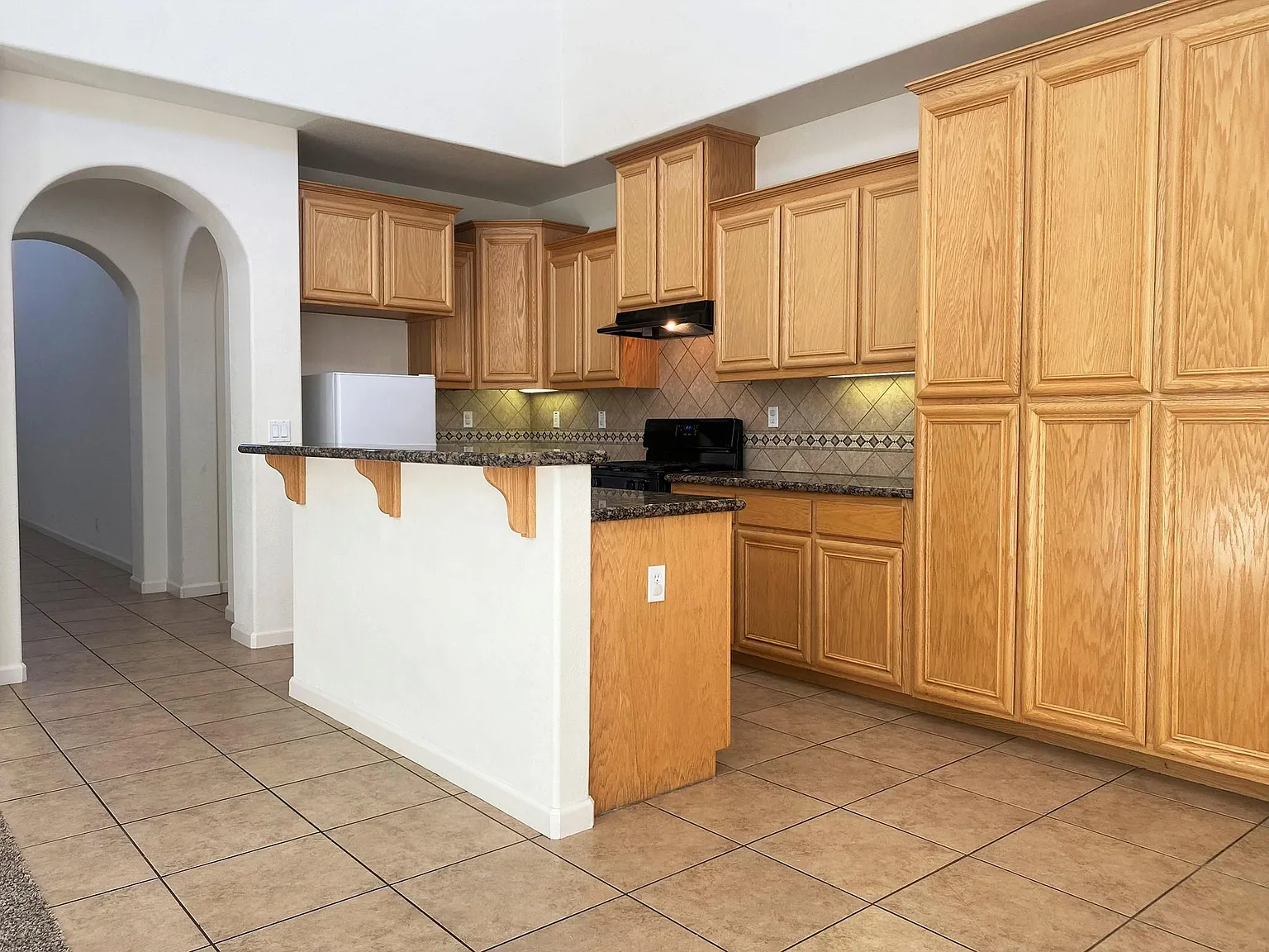 3 bed, 2.5 bath, 2300 sqft, $2,350 — Photo 4