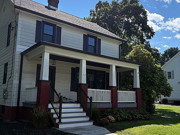 4th image of 102 E Cedar St