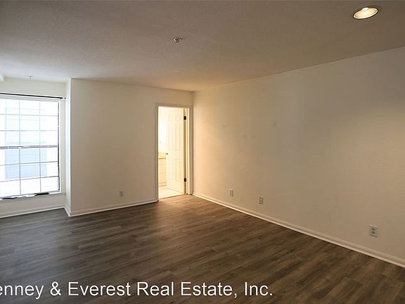 4th image of 629 Chestnut St APT 301