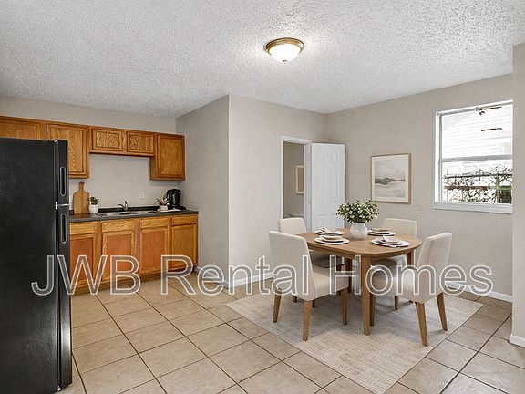 5th image of 1943 Hardee St #2