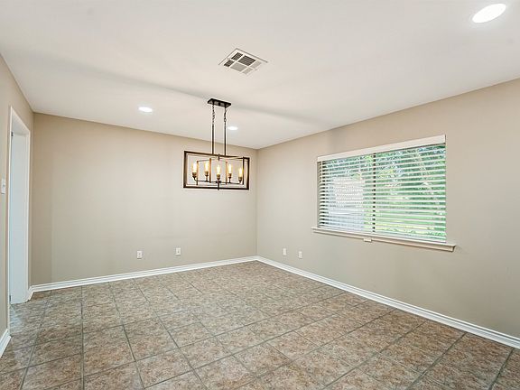5th image of 211 W Lagrange St