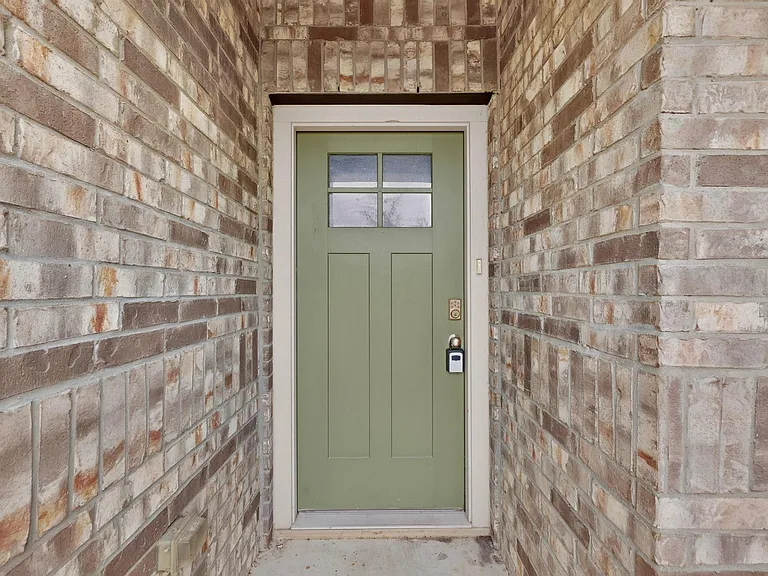 6920 Ranchito Dr — Photo 2