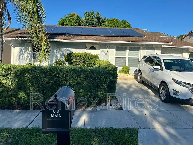 4 bed, 2.0 bath, $3,000 — Photo 2