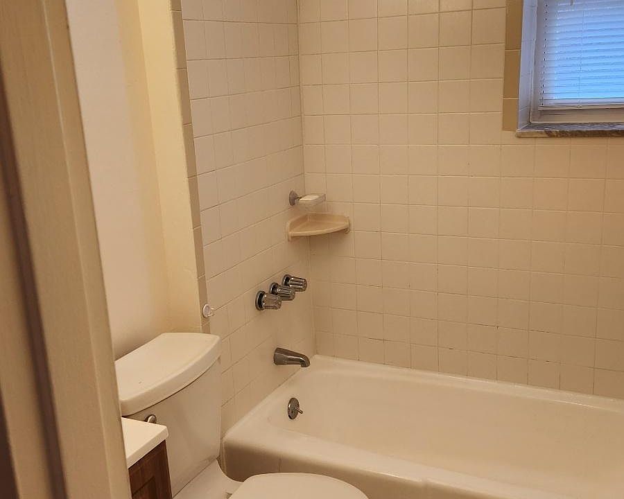 1st image of 970 Schopmann Dr APT 4