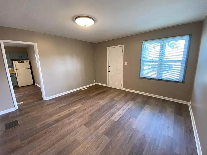 610 E Pierce St — Photo 2