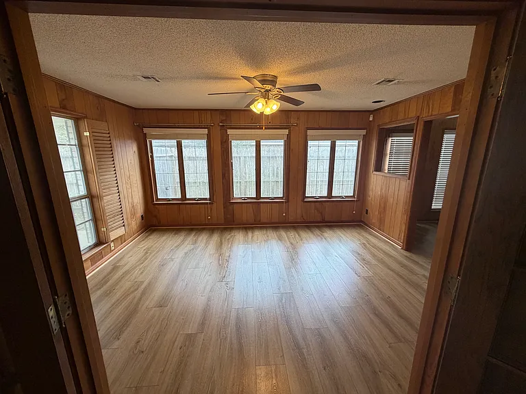 5205 Country Club Dr — Photo 4