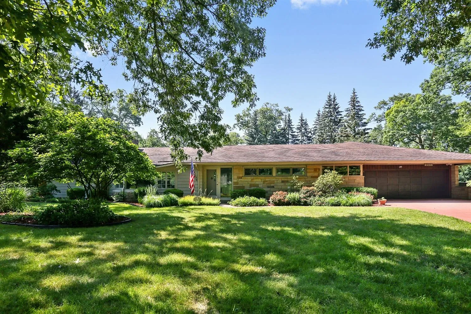 2211 Oakenwald Dr photo 1
