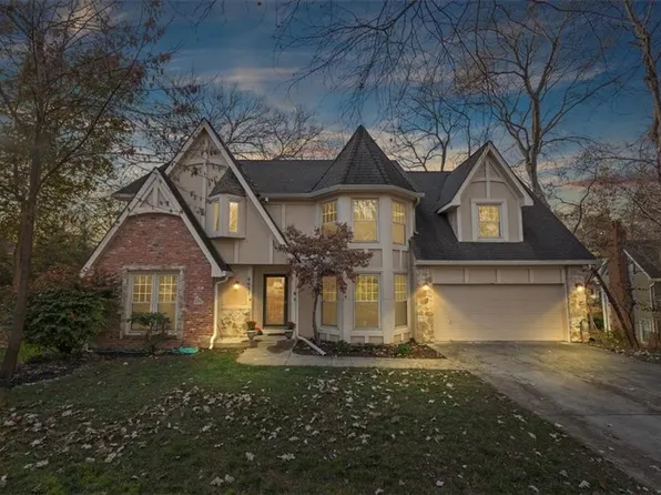 9631 W 116th Ter, Overland Park, KS 66210
