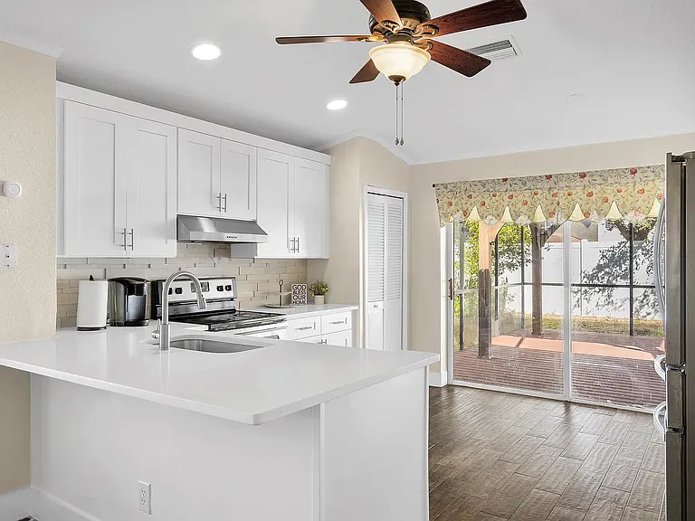 11806 Whisper Creek Dr — Photo 12