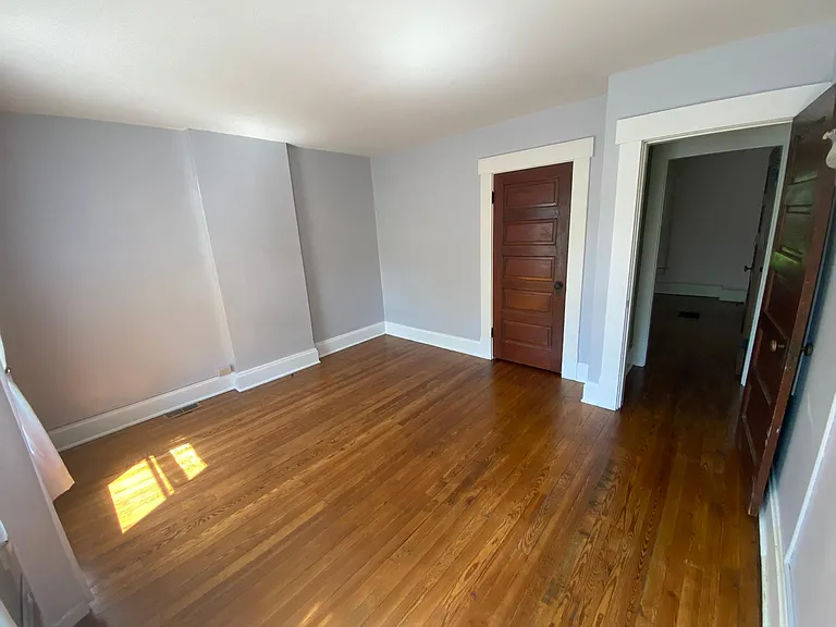 2580 Glenmawr Ave — Photo 13