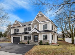 909 Salem St, Lynnfield, MA 01940