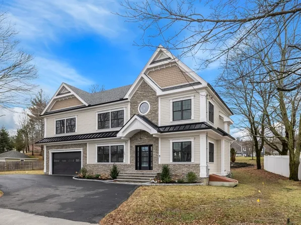 909 Salem St, Lynnfield, MA 01940
