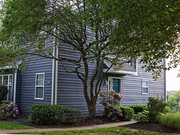 2nd image of 102 Whistling Swan Ln