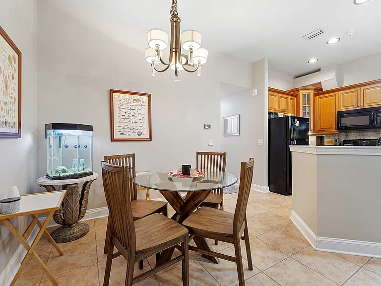 701 Mirror Lake Dr N #120 — Photo 6