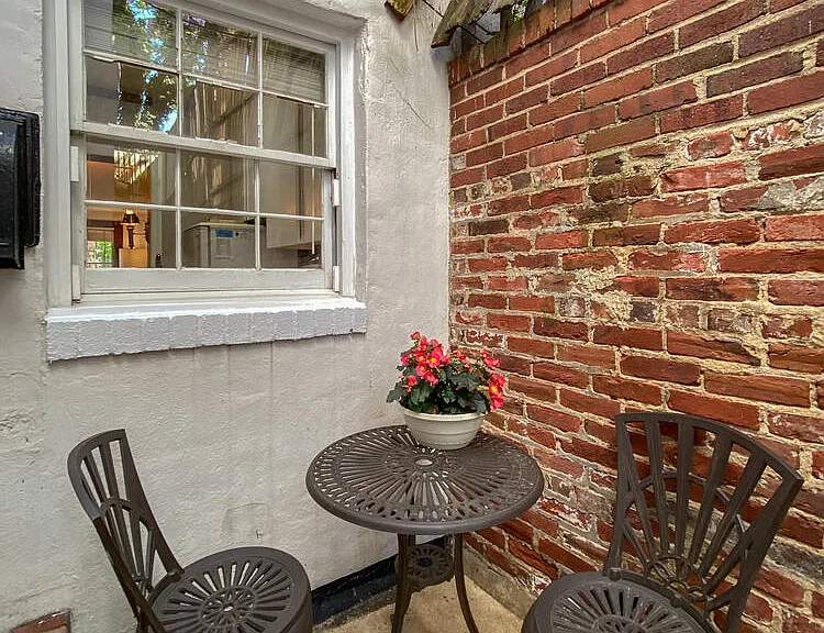 636 G St SE #2 — Photo 9
