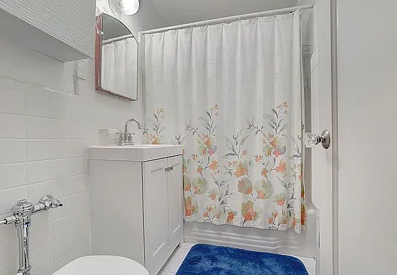 5th image of 1342 E 58th St