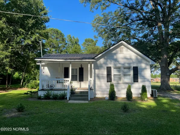 202 Lewis Street, Bladenboro, NC 28320