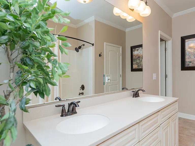 4 Orlando Dr — Photo 24