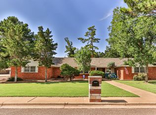 202 Tanglewood Ln, Levelland, TX 79336