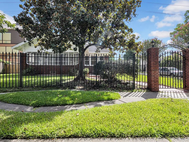 1702 Ruth St — Photo 1
