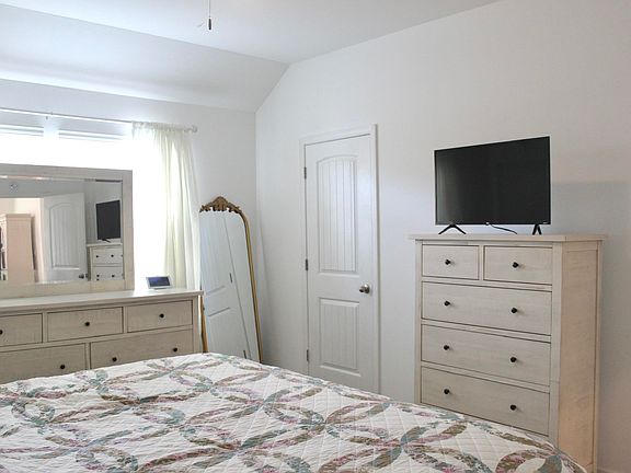 4th image of 327 Jacey Dr