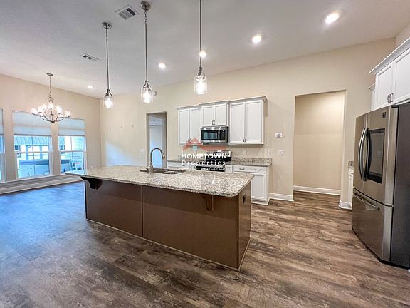 3rd image of 8010 Majestic Cypress Dr