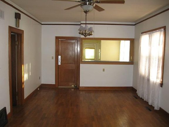 2nd image of 418 NE 8th St