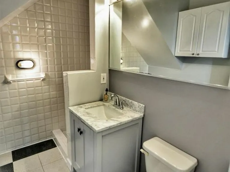 1115 Pike St #1 — Photo 6