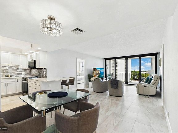 4th image of 336 GOLFVIEW Road #708