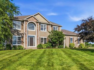 734 Wolf Creek Ct, Grafton, WI 53024