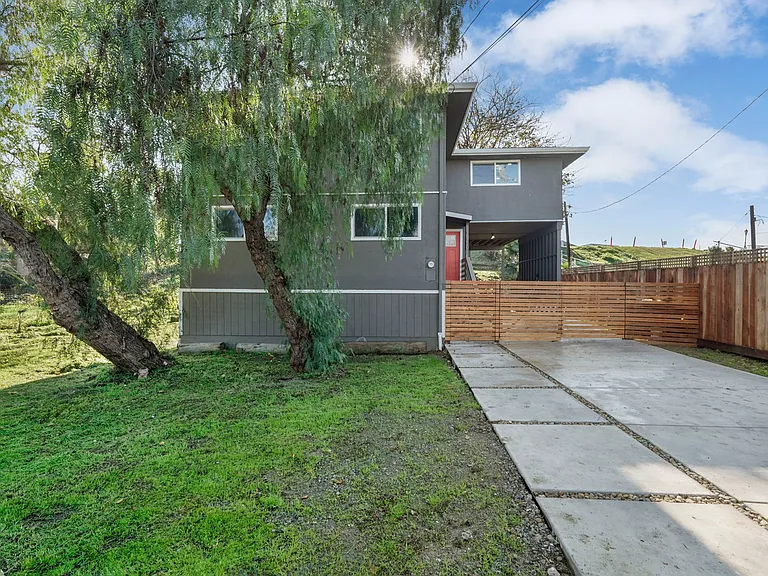 1750 Taylor Rd — Photo 2