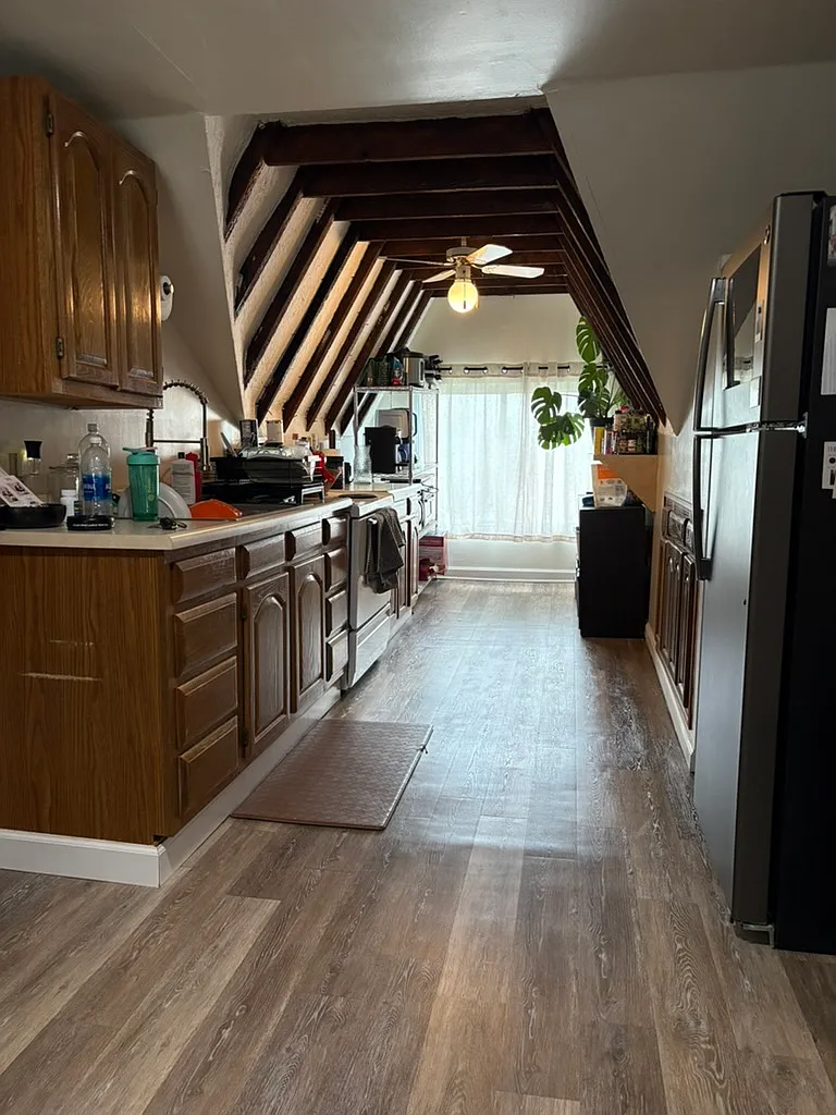 2 bed, 2000 sqft, $1,095 — Photo 2