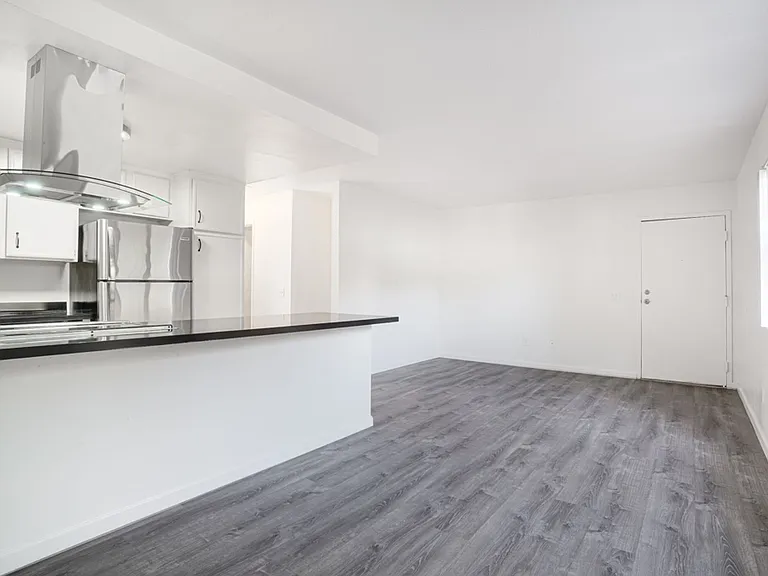 38th North Apartments — Photo 3