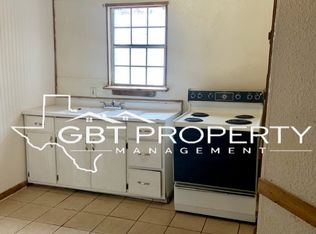 38 4th St SW #A, Paris, TX 75460