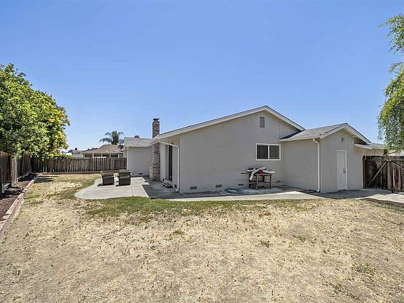 5th image of 34552 Egerton Pl