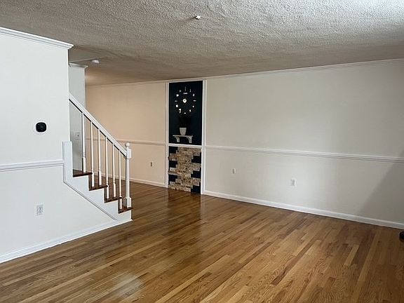4th image of 1 Meetinghouse Rd #1
