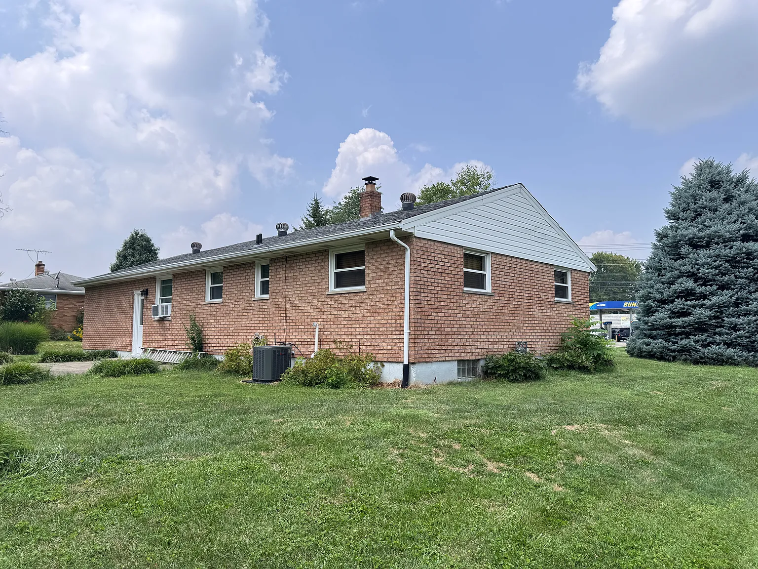 3 bed, 1107 sqft, $2,100 — Photo 4