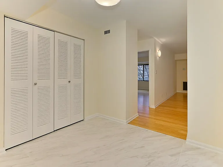 3800 Powell Ln #314 — Photo 4