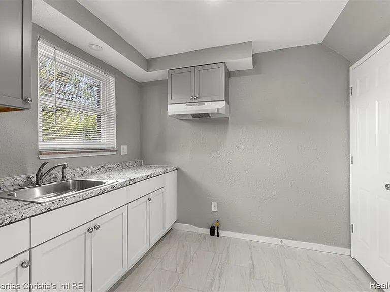 10842 Nottingham Rd — Photo 10